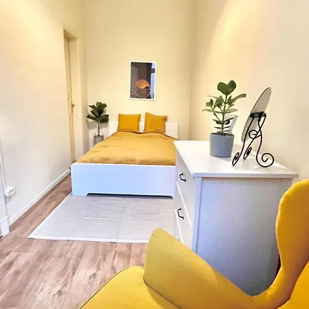 Cozy Flat For 4-6 People, Andrassy Str -oktogon Area דירה בודפשט