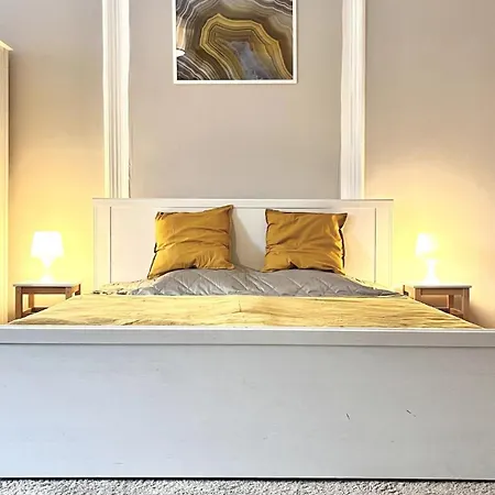 Cozy Flat For 4-6 People, Andrassy Str -oktogon Area 公寓