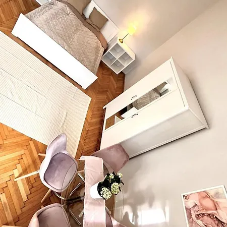 Cozy Flat For 4-6 People, Andrassy Str -oktogon Area 公寓 *